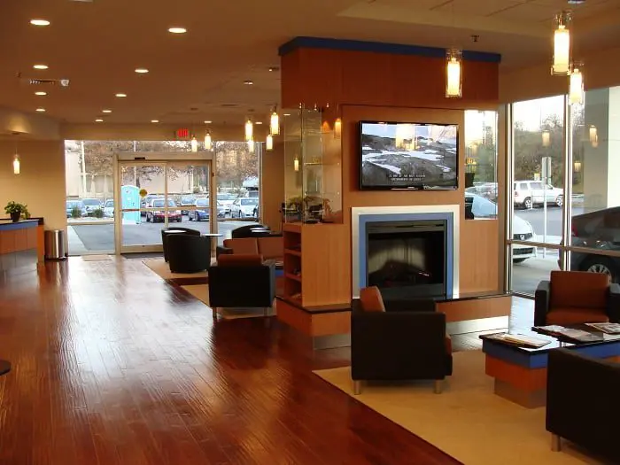 Jay Wolfe Honda - Customer Lounge